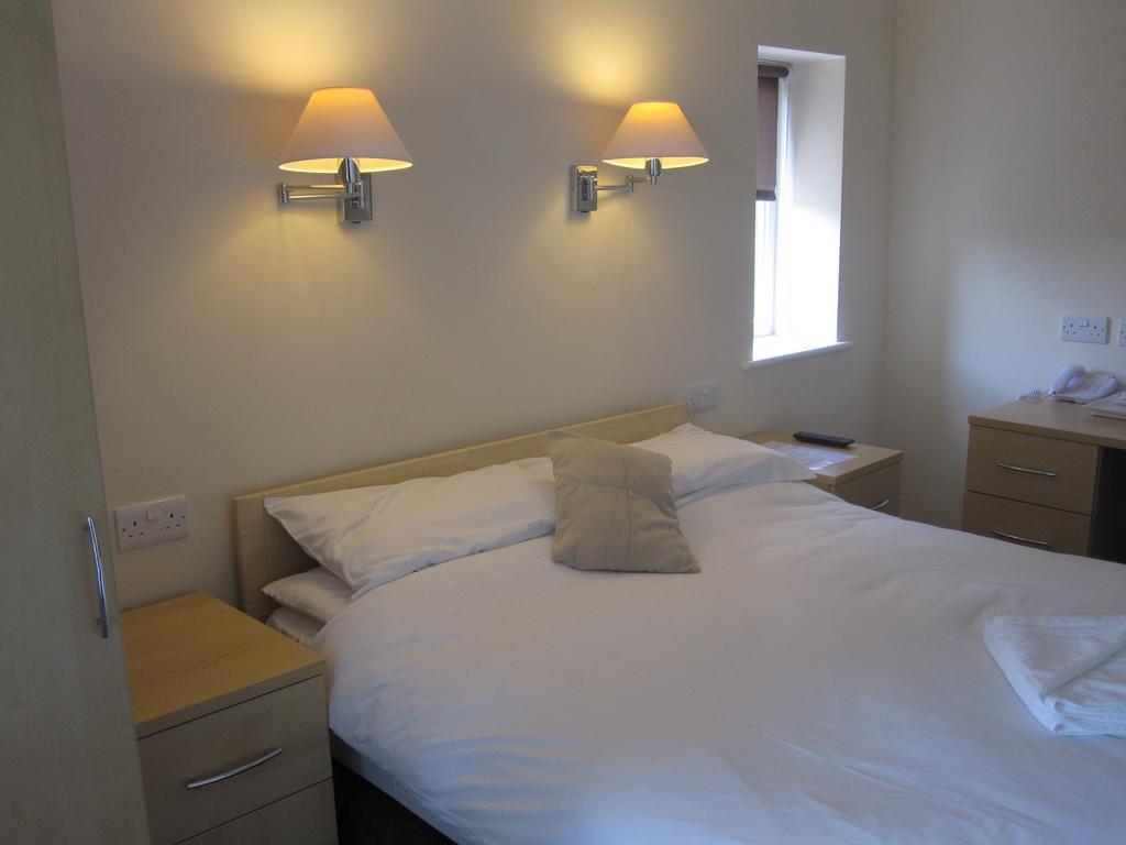 Clifton Lodge Hotel High Wycombe Ngoại thất bức ảnh