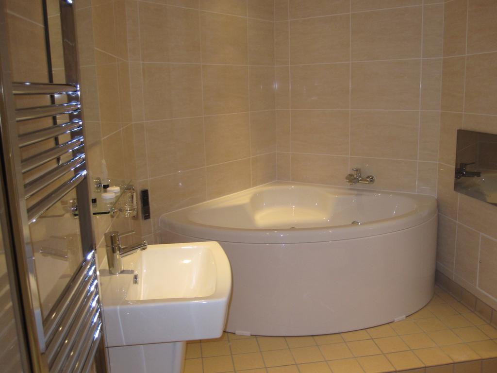 Clifton Lodge Hotel High Wycombe Ngoại thất bức ảnh