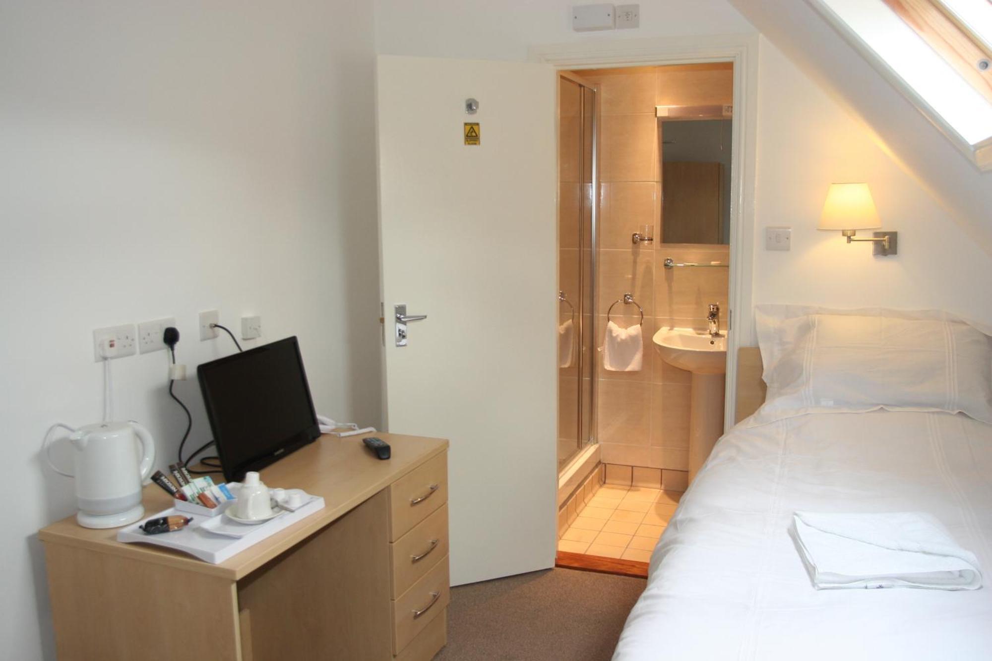 Clifton Lodge Hotel High Wycombe Ngoại thất bức ảnh